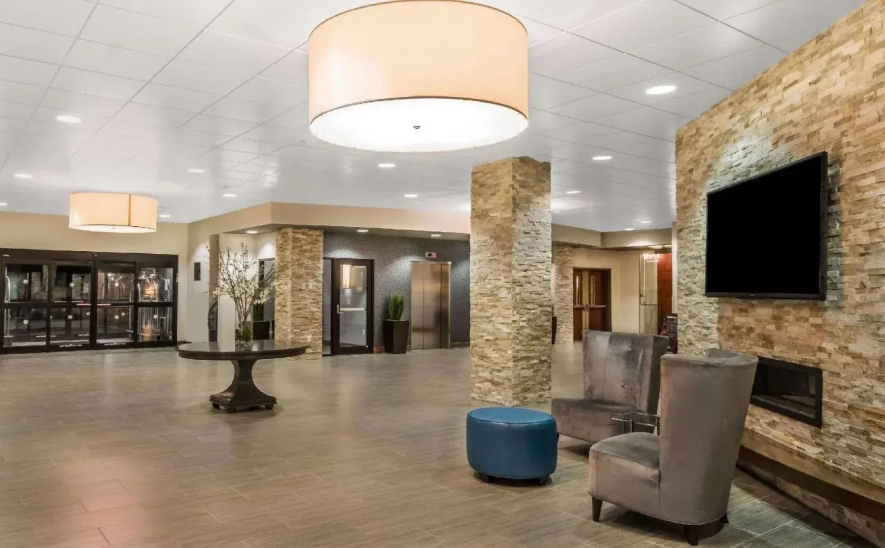 The Mosey Buffalo Williamsville, Tapestry Collection by Hilton