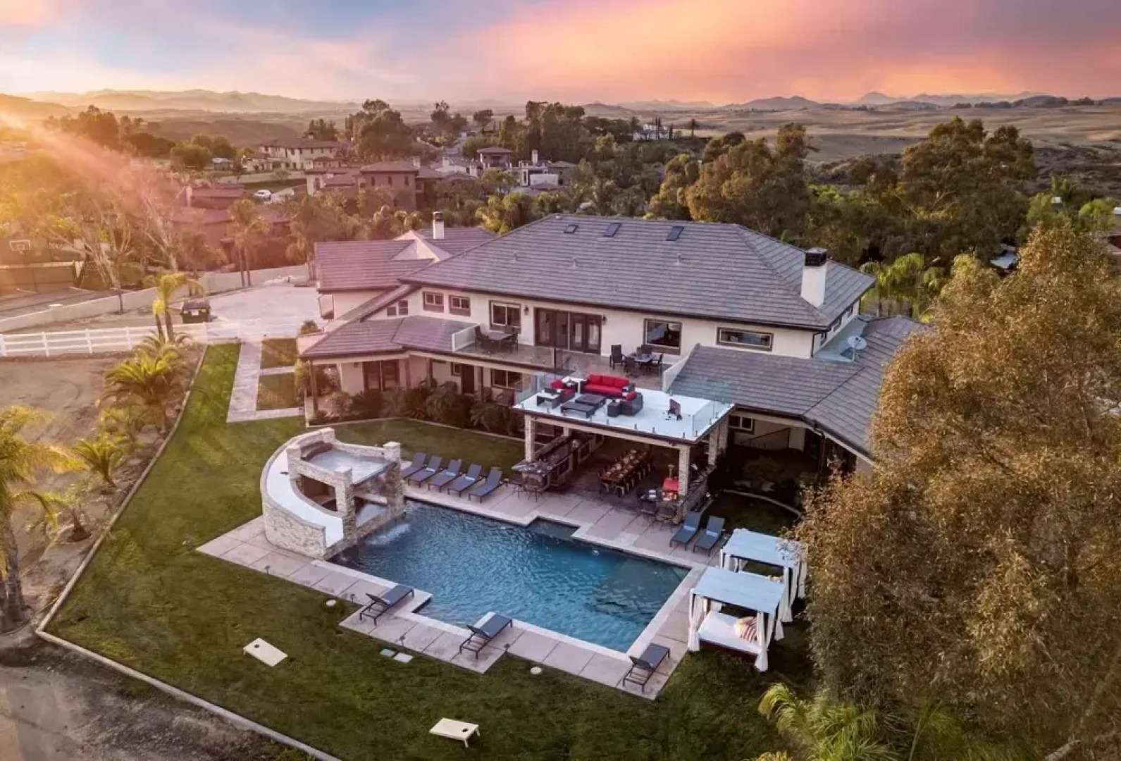 Luxury Estate Perfect for Large Groups