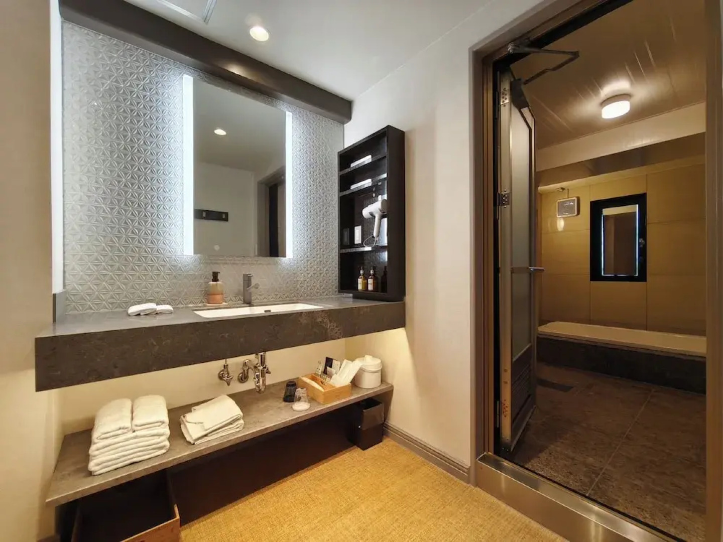 Hotel Valentine Chiryu - Adults Only