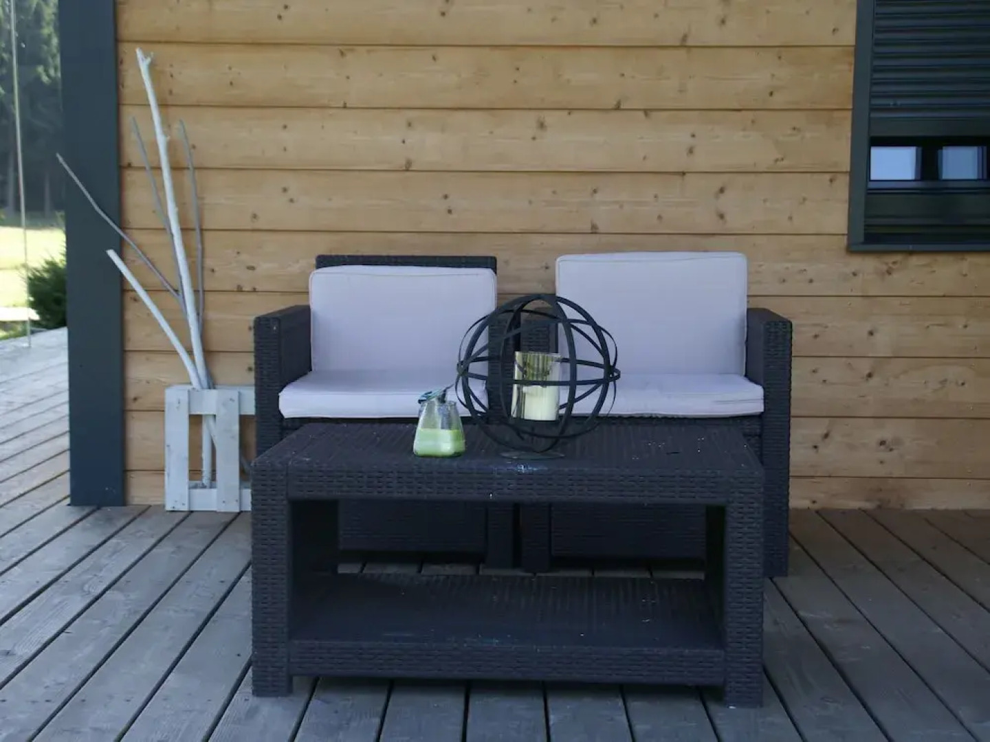 Modern and Luxurious Design Home at the Edge of a Forest and a Stream