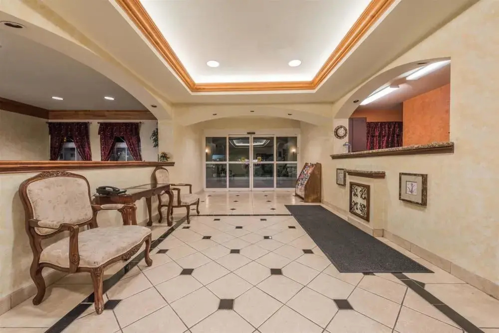 Days Inn & Suites Cleburne TX