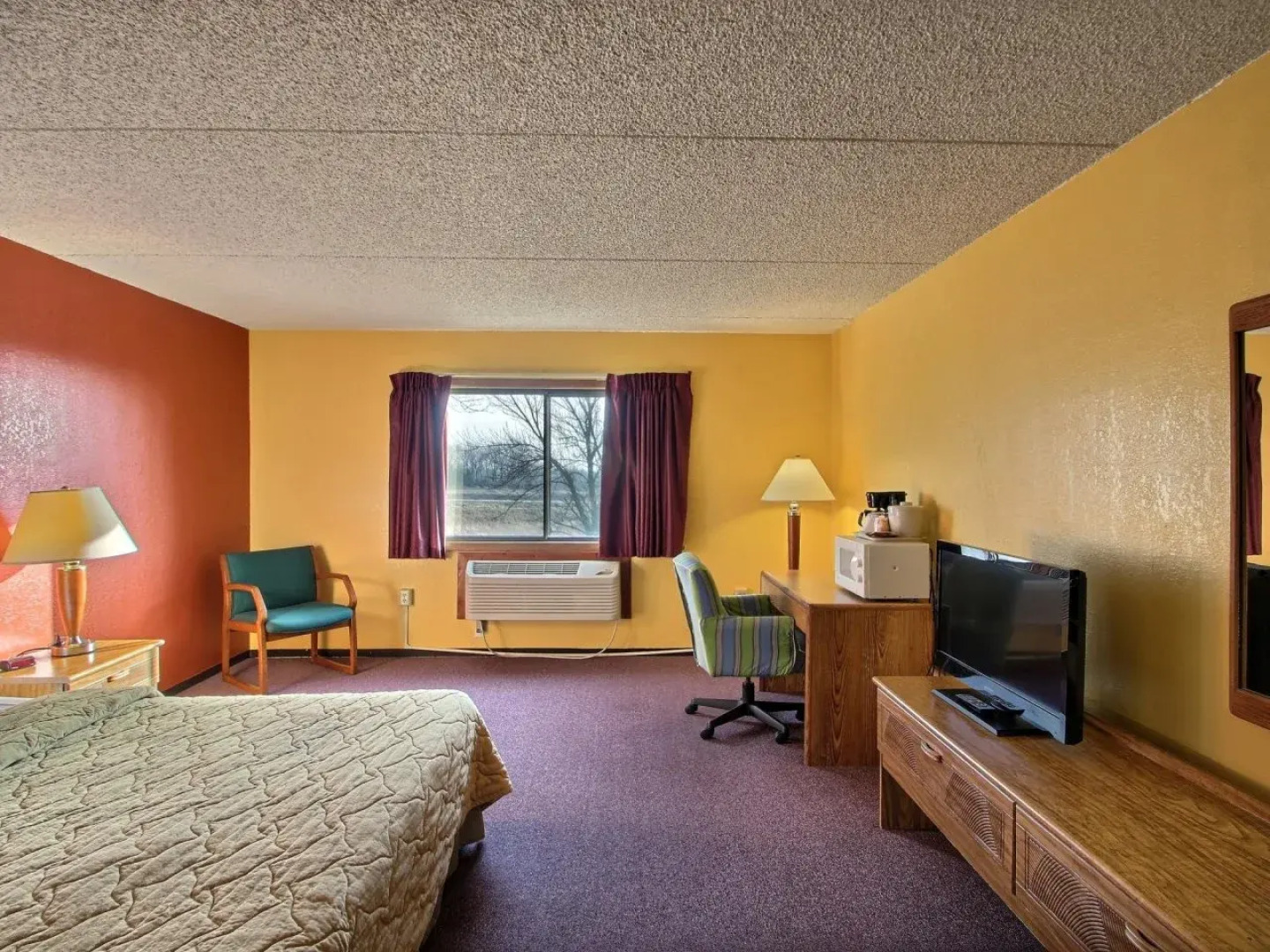 Belgium Inn & Suites