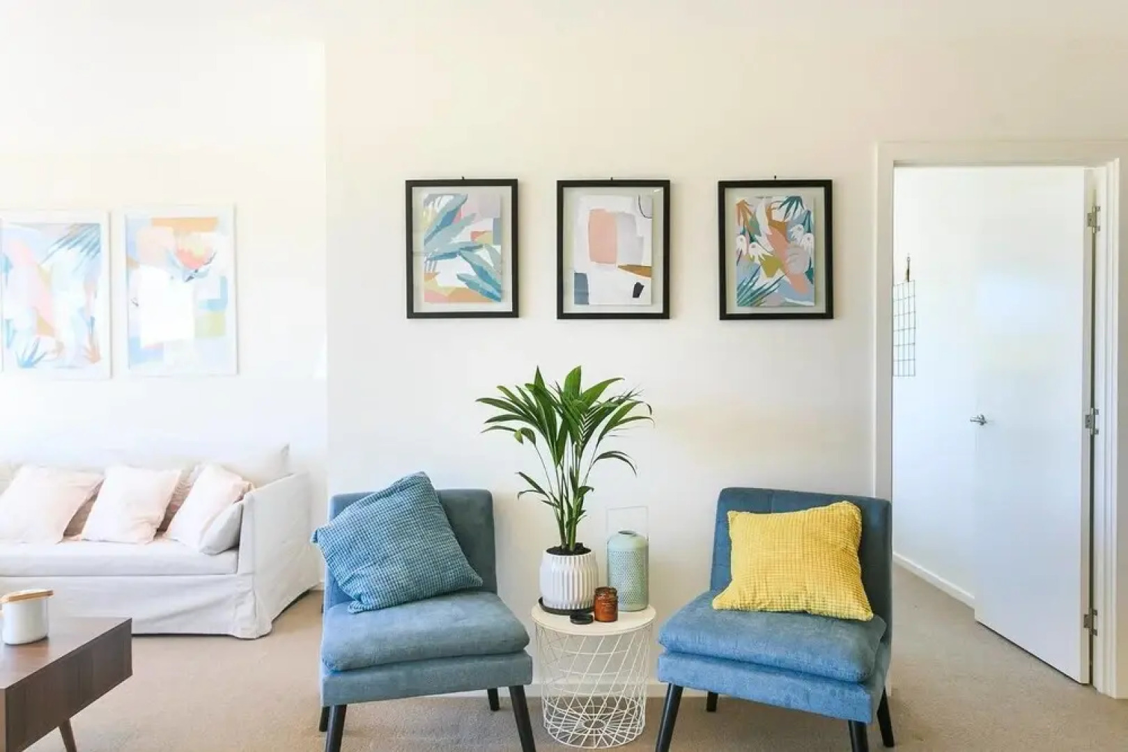 City Central Designer Apartment with Parking