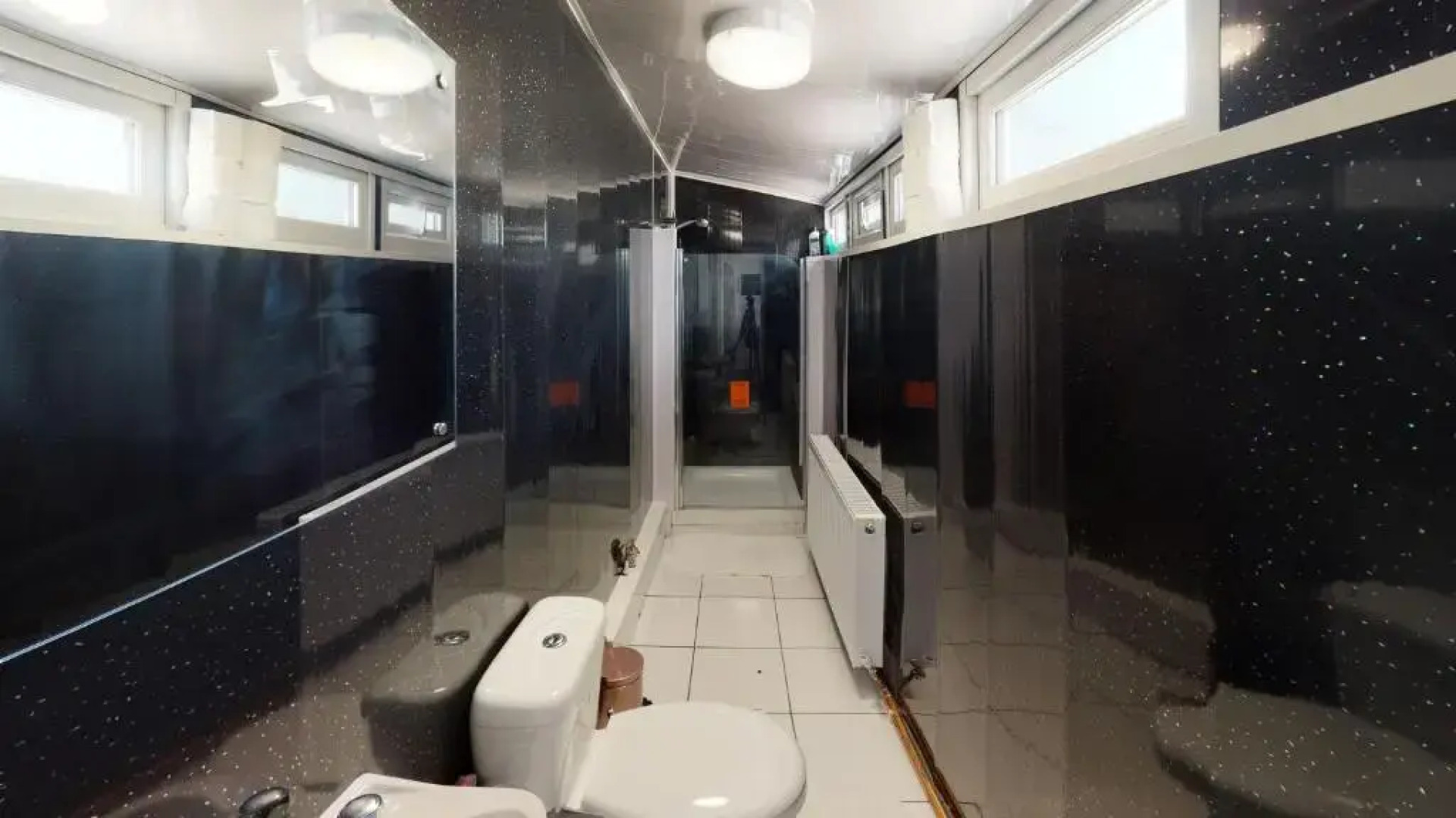 J Kyns Exclusive Apartment