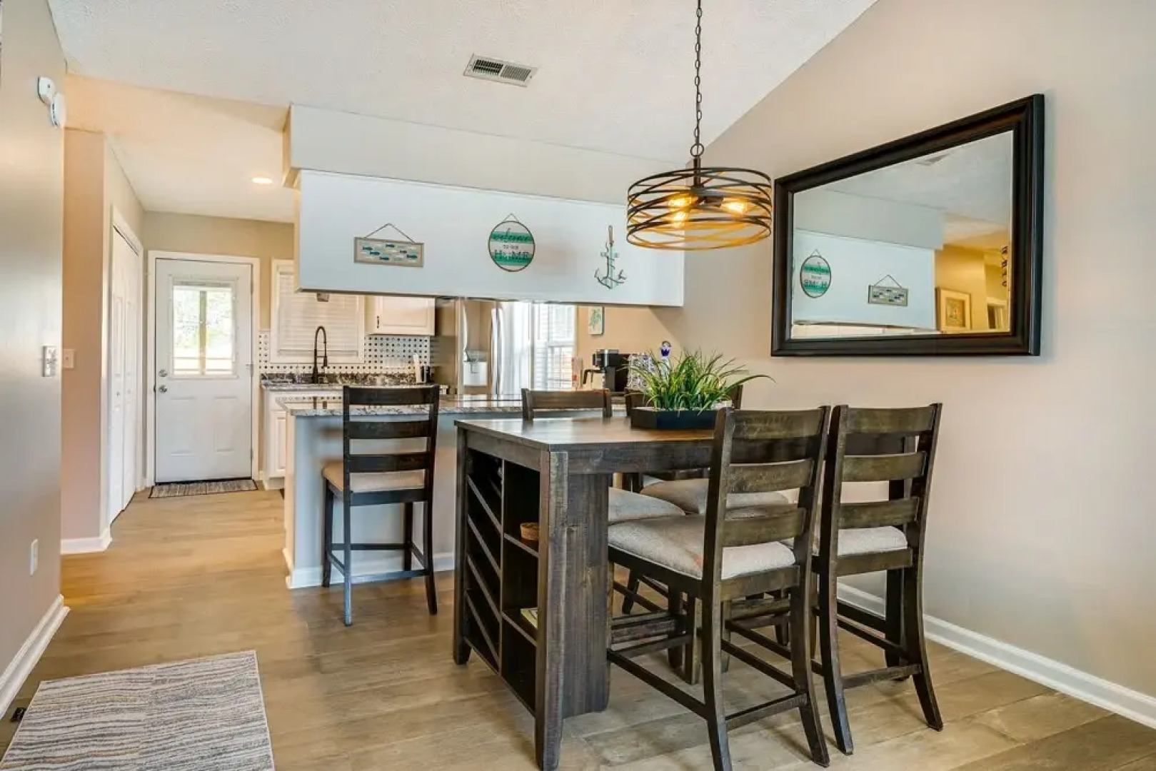 Wilmington Home ~ 7 Mi to Wrightsville Beach!