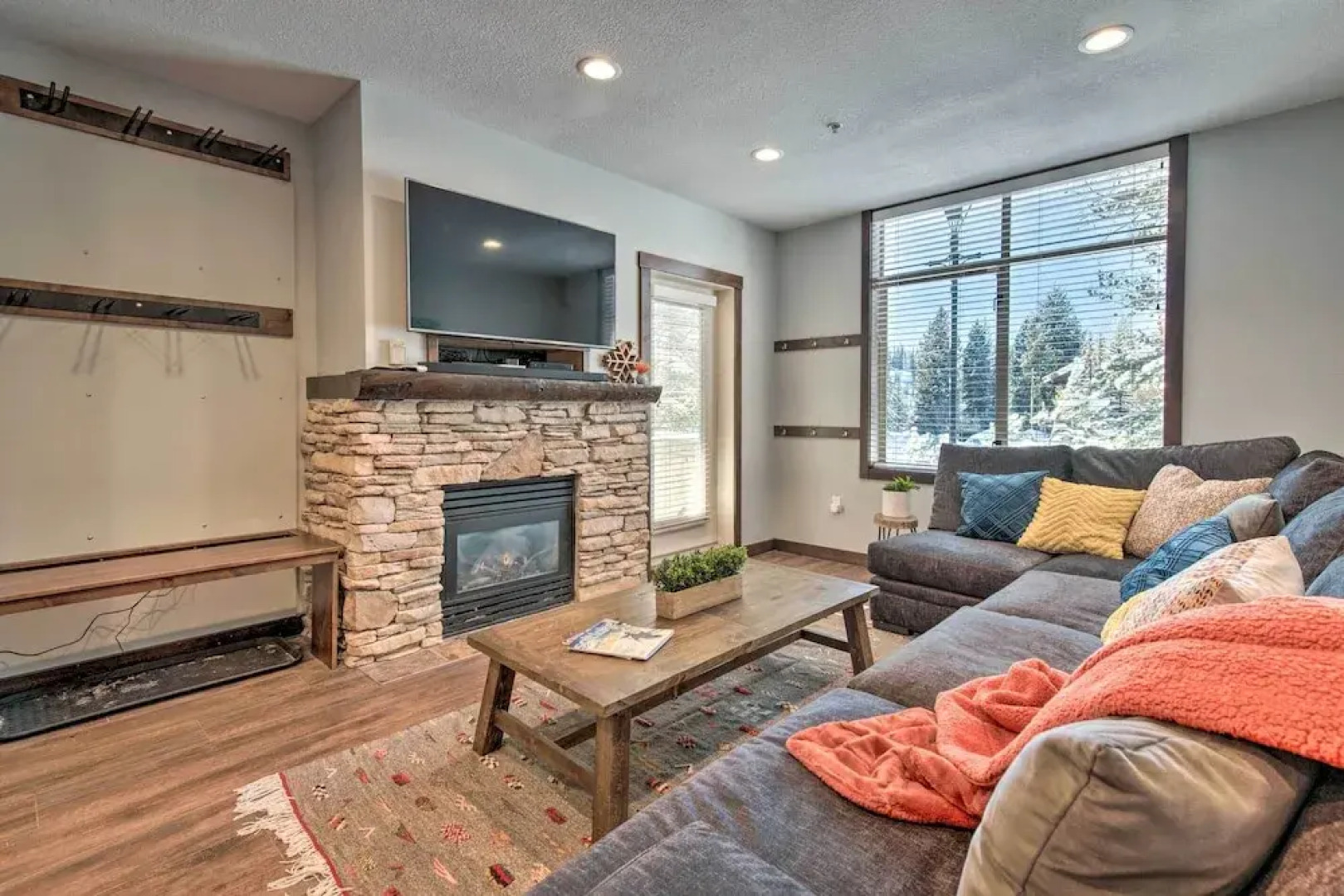 Solitude Mountain Slopeside Ski Condo w/ Hot Tub!