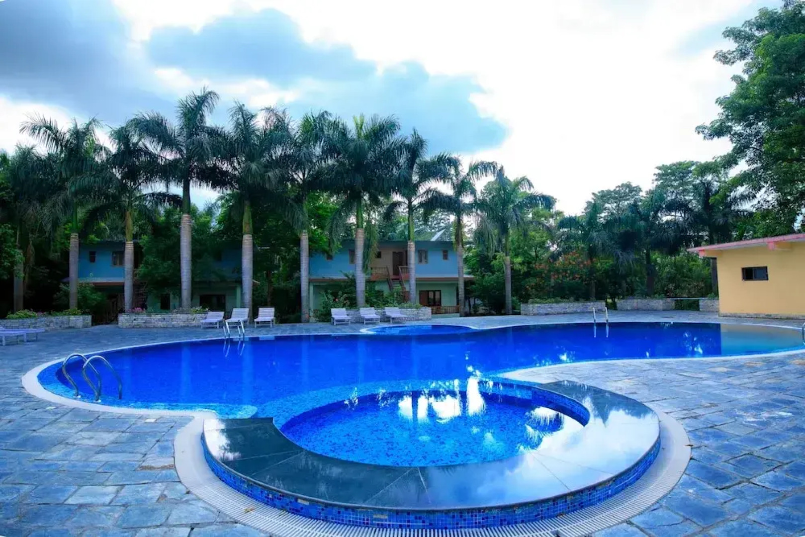 Chitwan Paradise Hotel