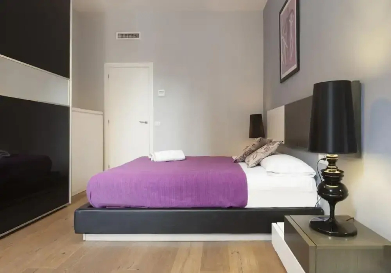 Akira Flats Roger de Flor Chic apartment