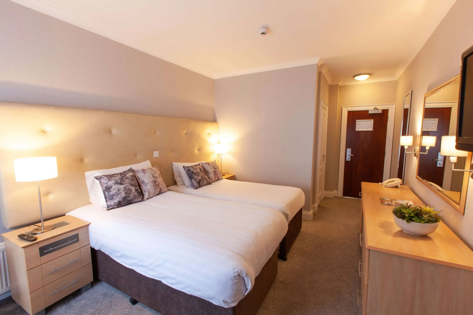 Best Western Plus White Horse Hotel