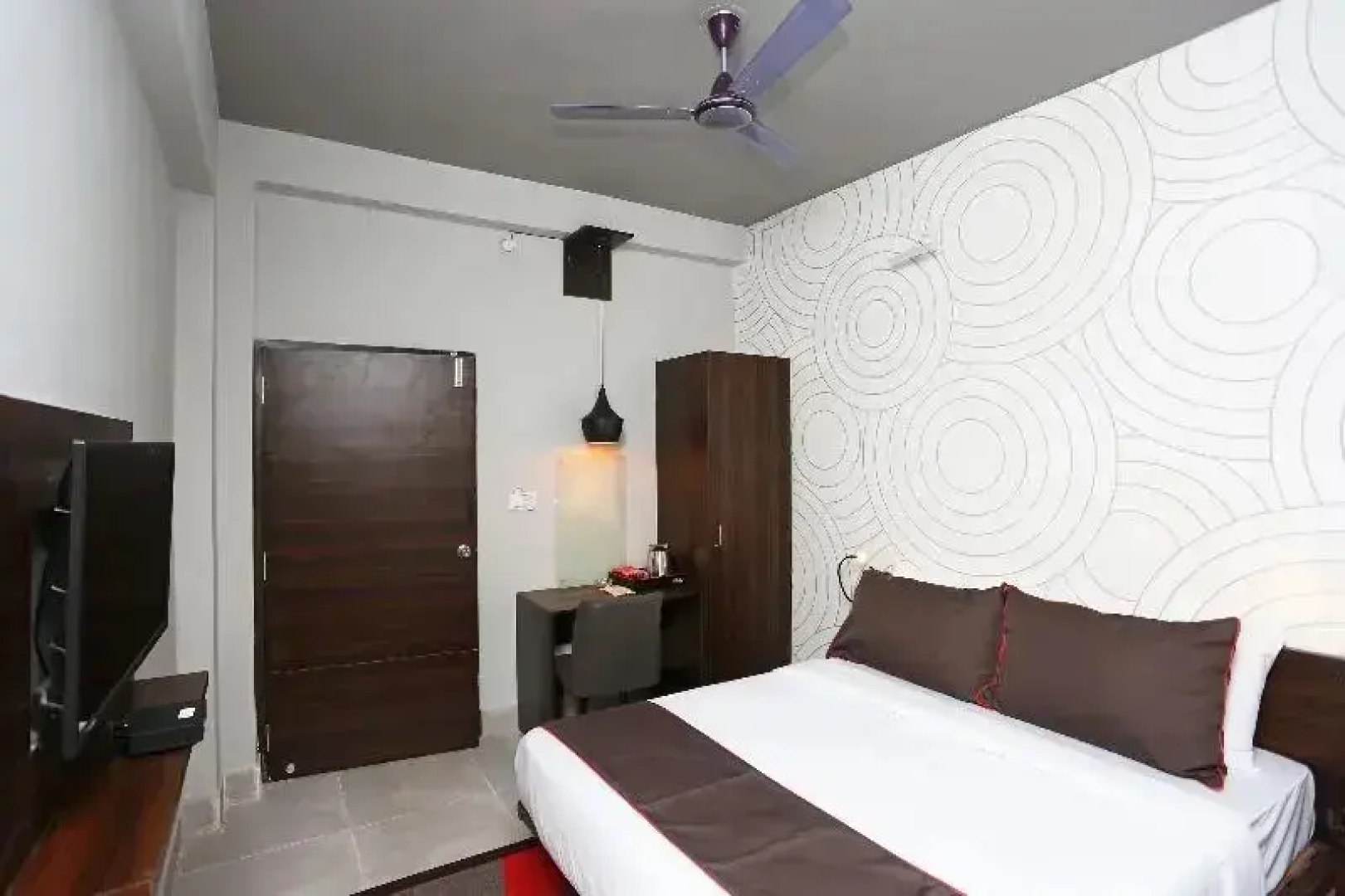 Hotel Bhinna Sakala by OYO Rooms