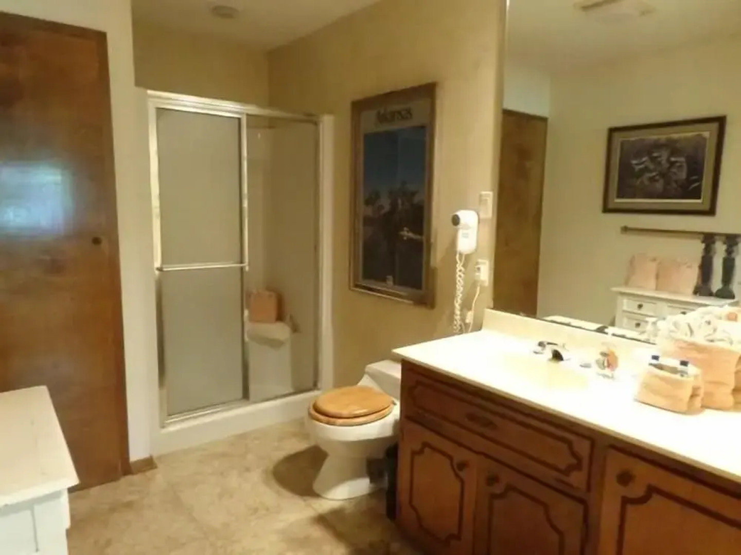 Forest view, log-sided two bedroom, two bath condo on Lake Ouachita. by RedAwning