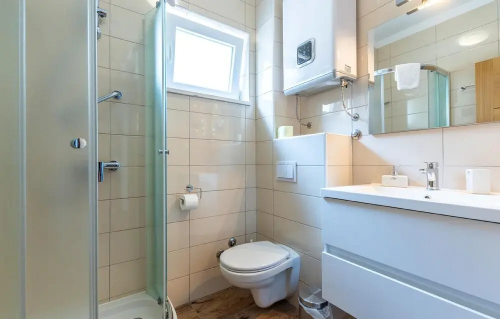 Amazing Home in Mravince With Sauna, Wifi and 9 Bedrooms