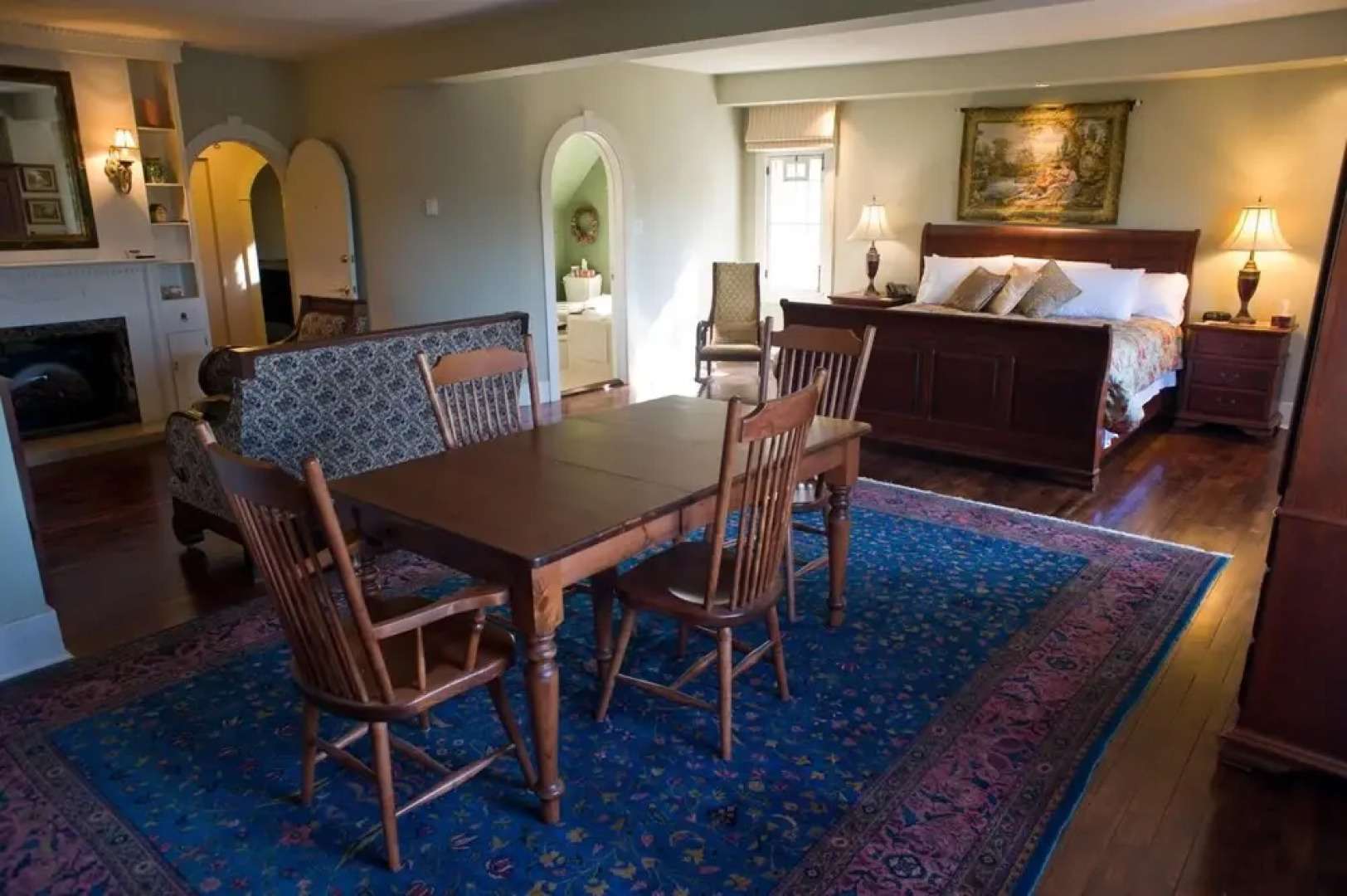 Pathsaala Inn & Restaurant