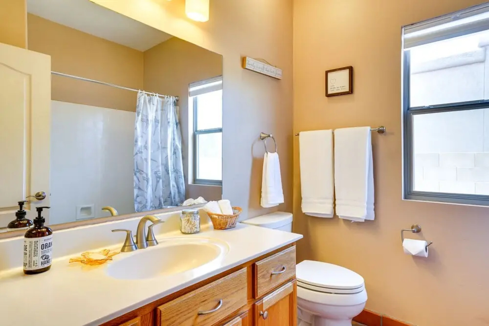 Luxury Tucson Retreat: Patio, Hot Tub & Fireplace