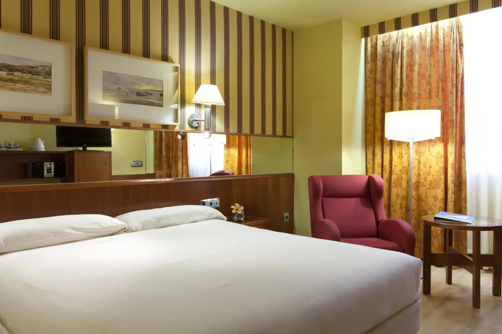 Отель Ilunion Les Corts Spa