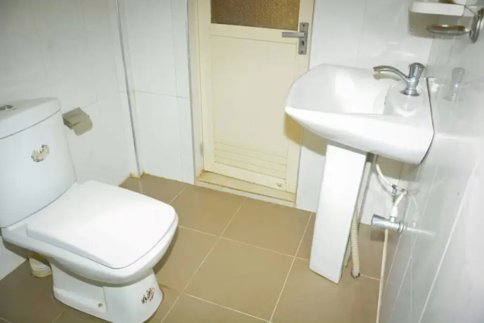 The Senaro Holiday Inn