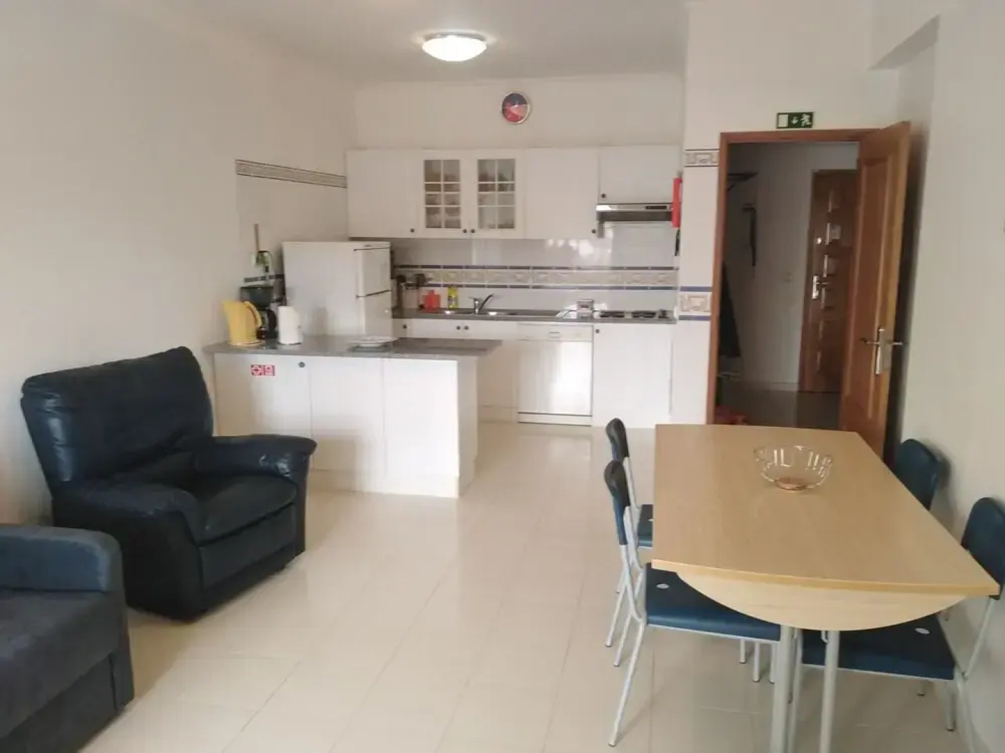 Apartamento Praia de Porches,izibookings