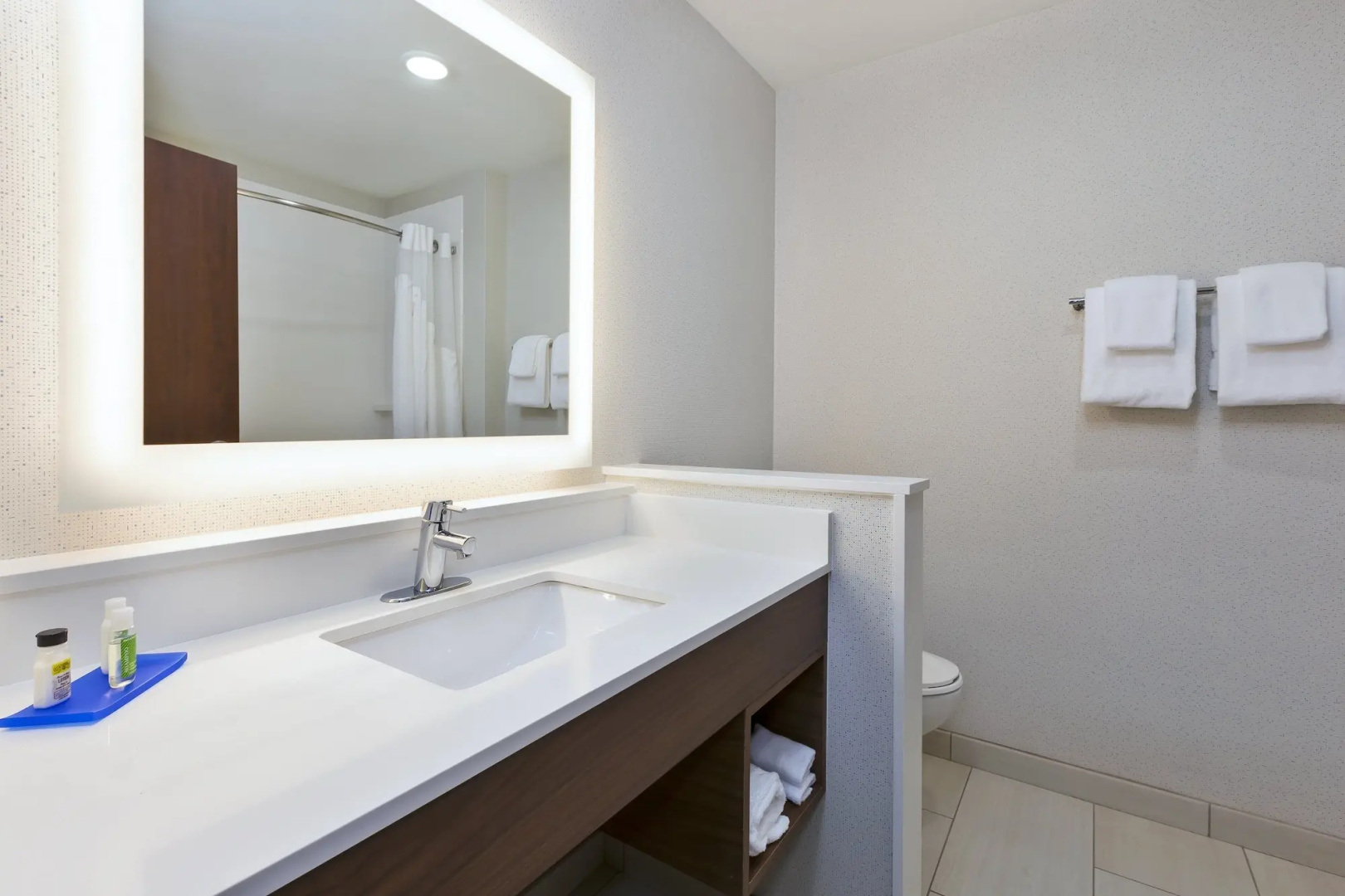Holiday Inn Express & Suites Painesville - Concord by IHG