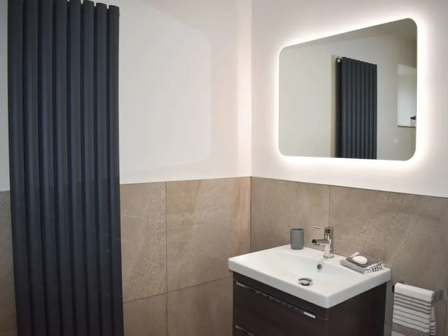 Rose Cottage Captivating 1-bed Cottage in Bangor