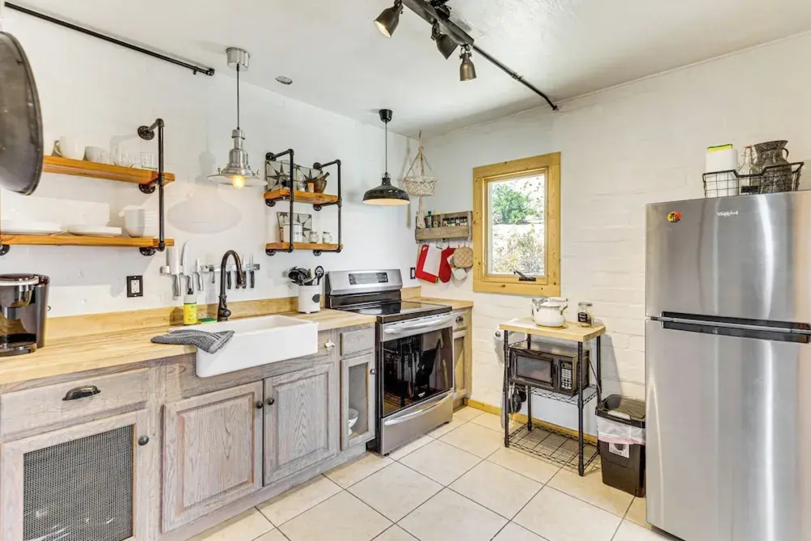 5 Mi to Joshua Tree National Park: Desert Oasis!