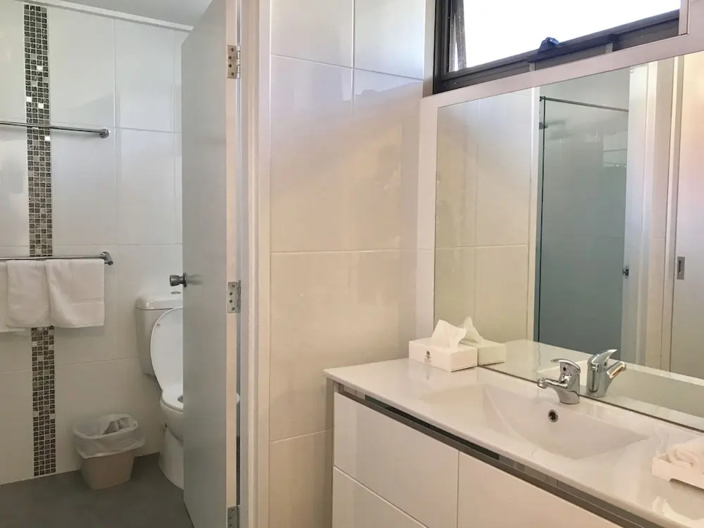 Comfort Inn Main Lead