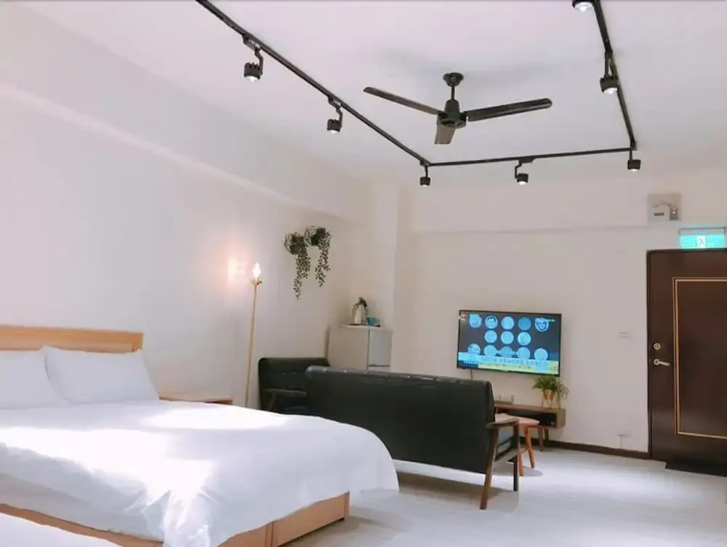 Taipei Apt.4 MRT Ximen Station Suite