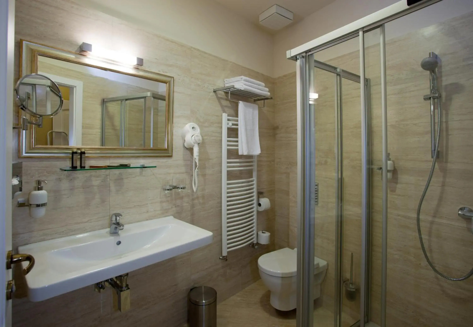 Barokk Hotel Promenád Gyor