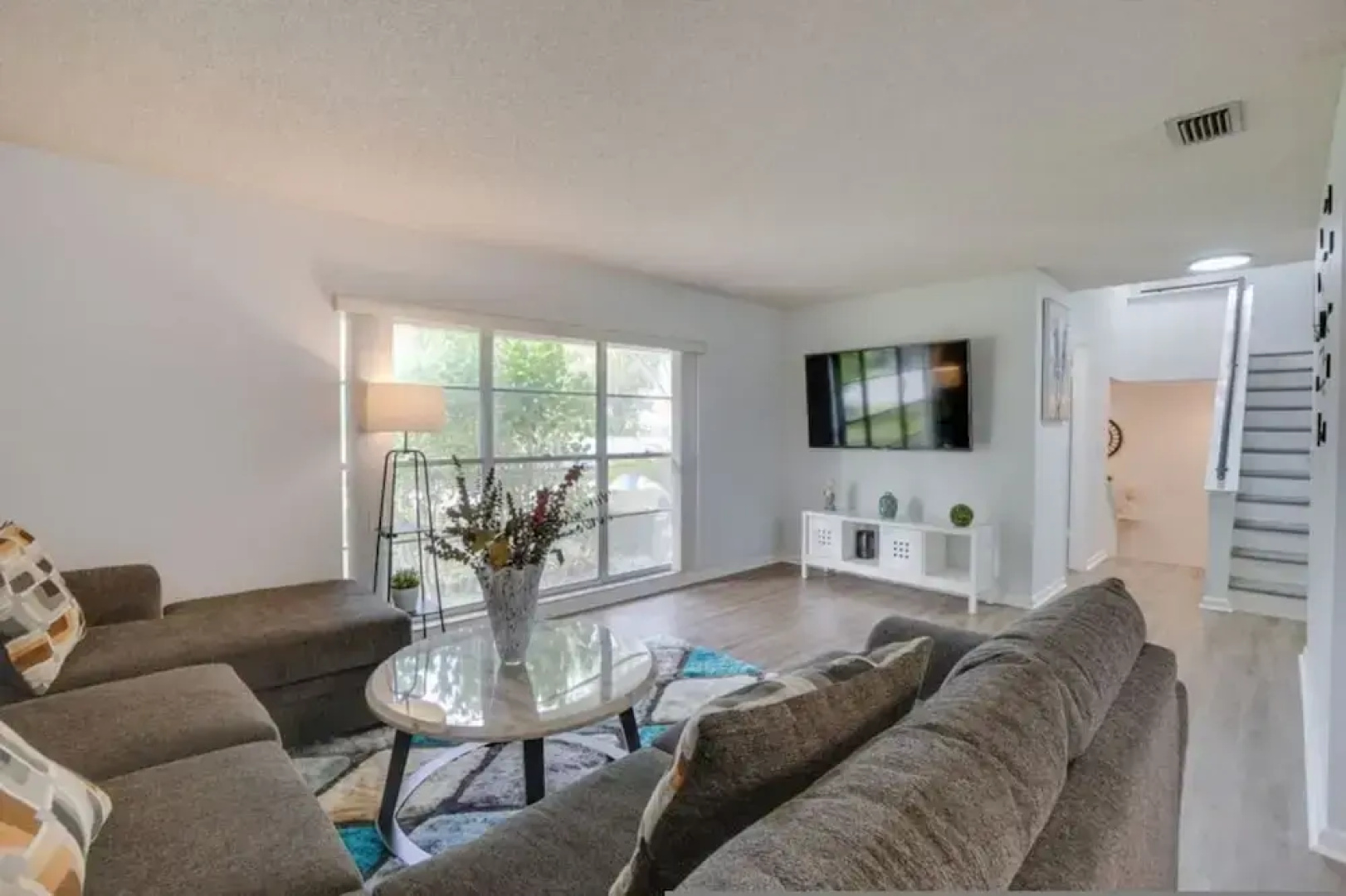 Pool Spacious Central Home 7mile to Beach