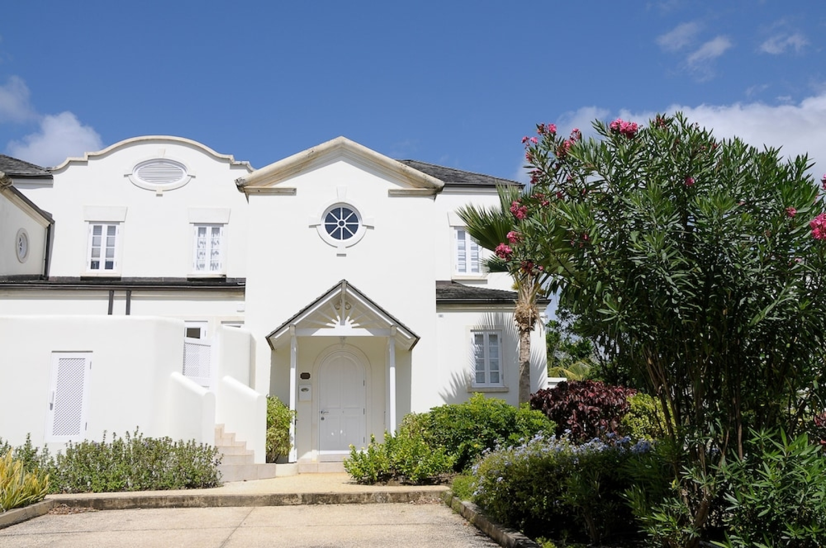 "this Beautifully Decorated 3 Bedroom 3 Bathroom Duplex Villa"