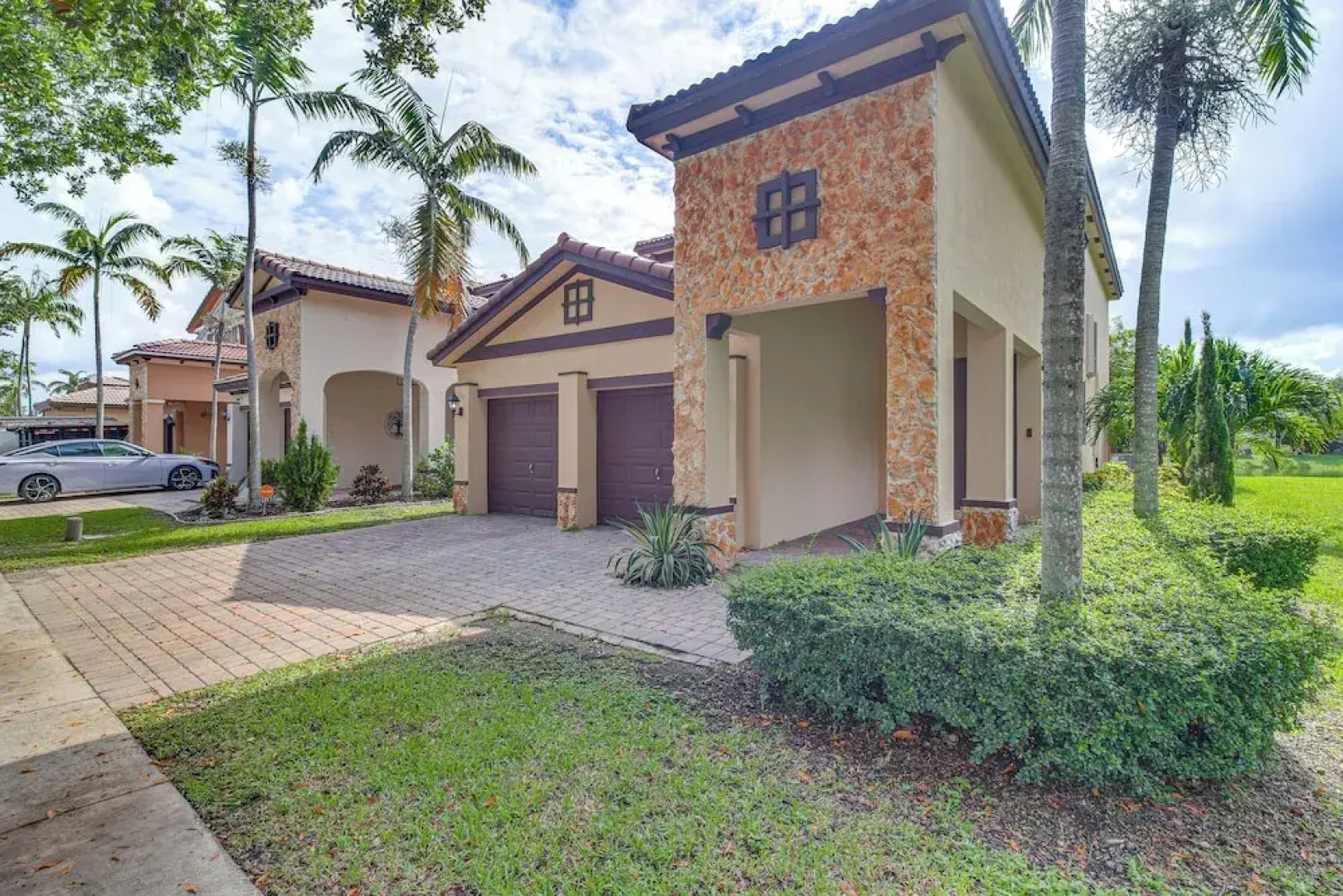 Yard w/ Lake View: Remote Working Hub in Homestead