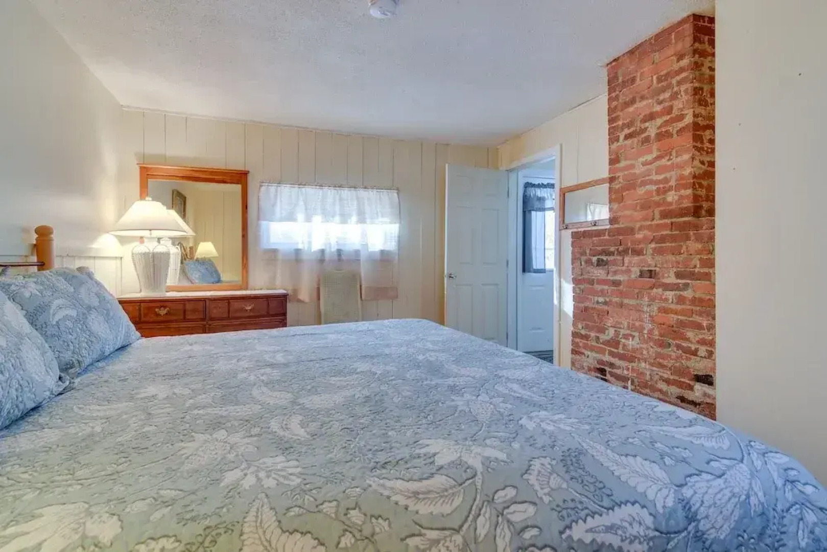 Single-story Cottage in Glen w/ Deck & Near Skiing