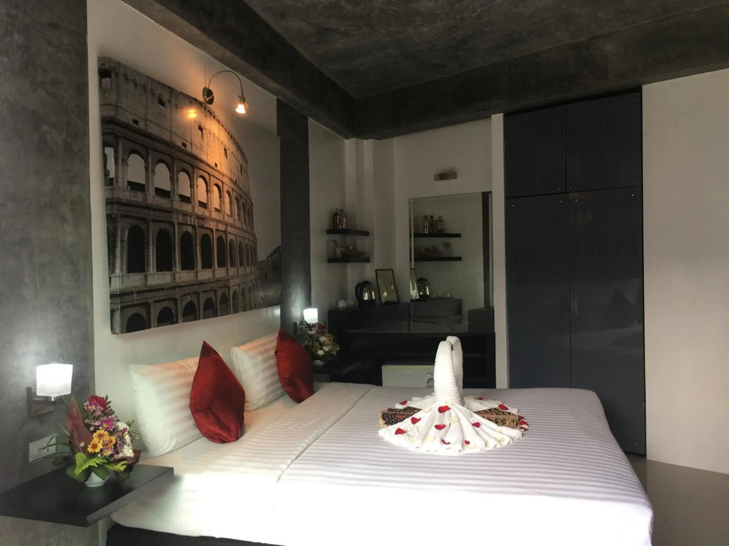 The Front Hotel and Apartment