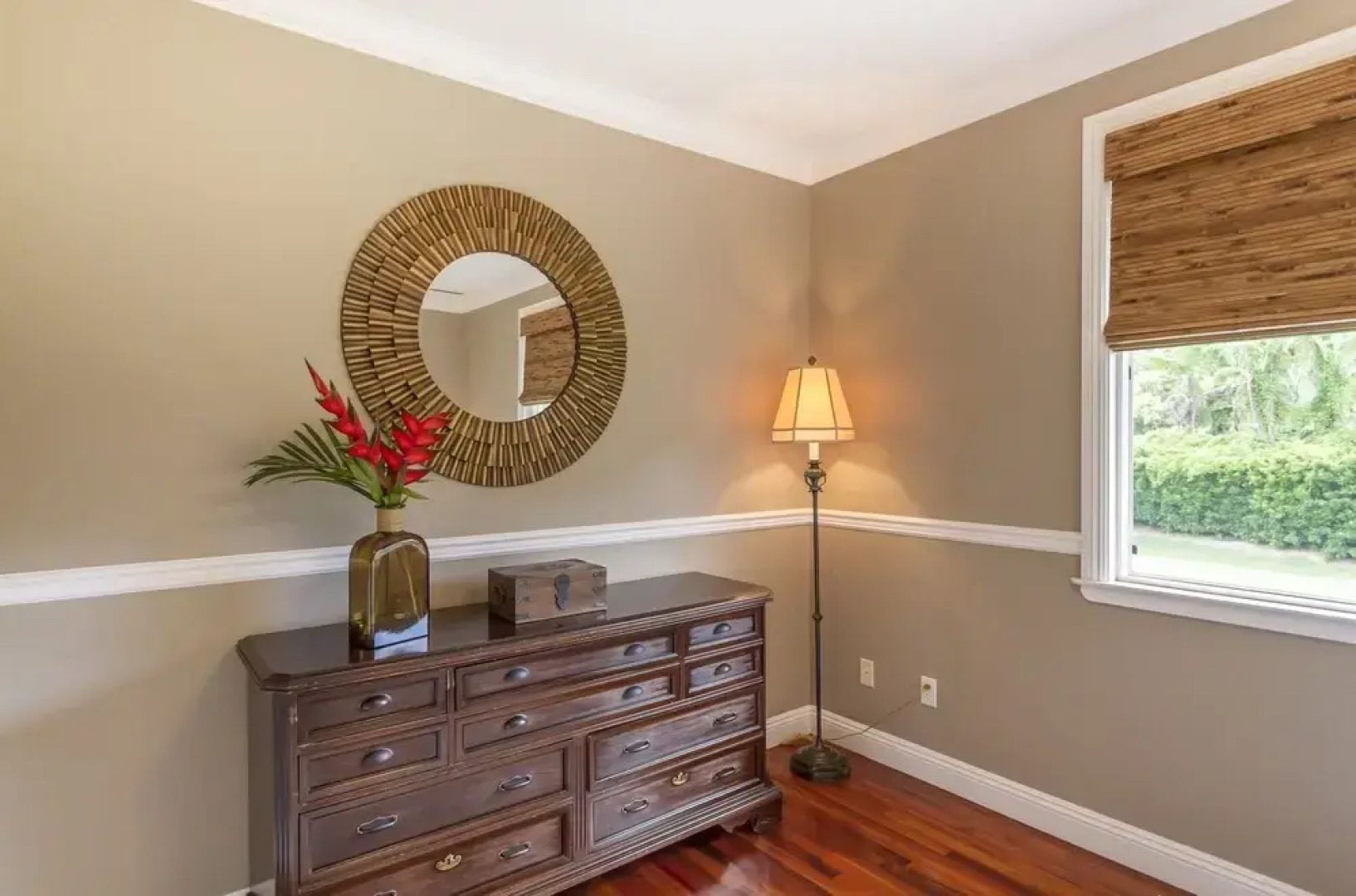 The Green Pineapple Main House 3 Bedroom Home by Redawning