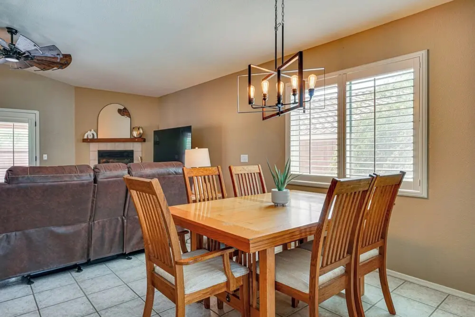 4 Mi to Catalina State Park: Mountain-view Home