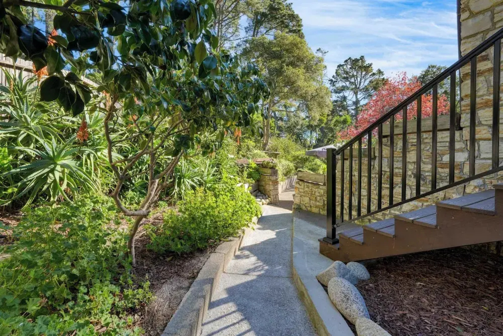 Sunridge Lookout by Avantstay Big Backyard Oasis + Patio, Central Location