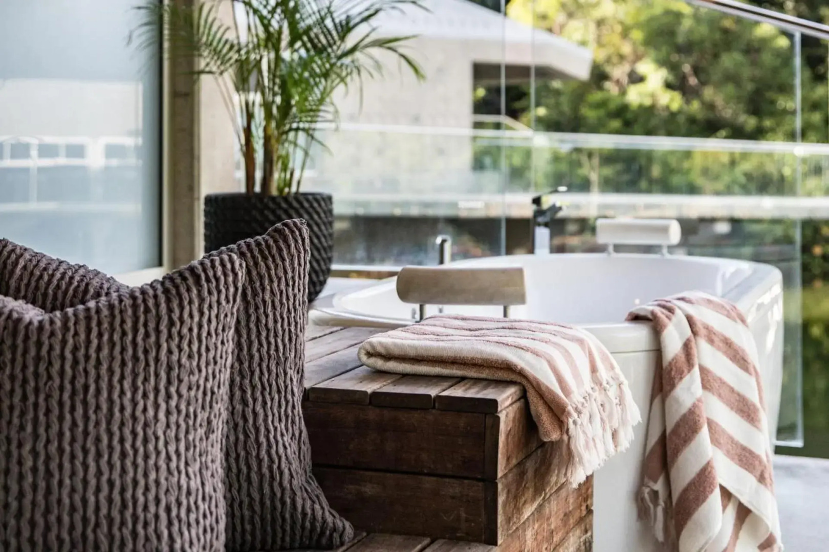 Alkira Award Winning Luxury Beachfront Rainforest Holiday House