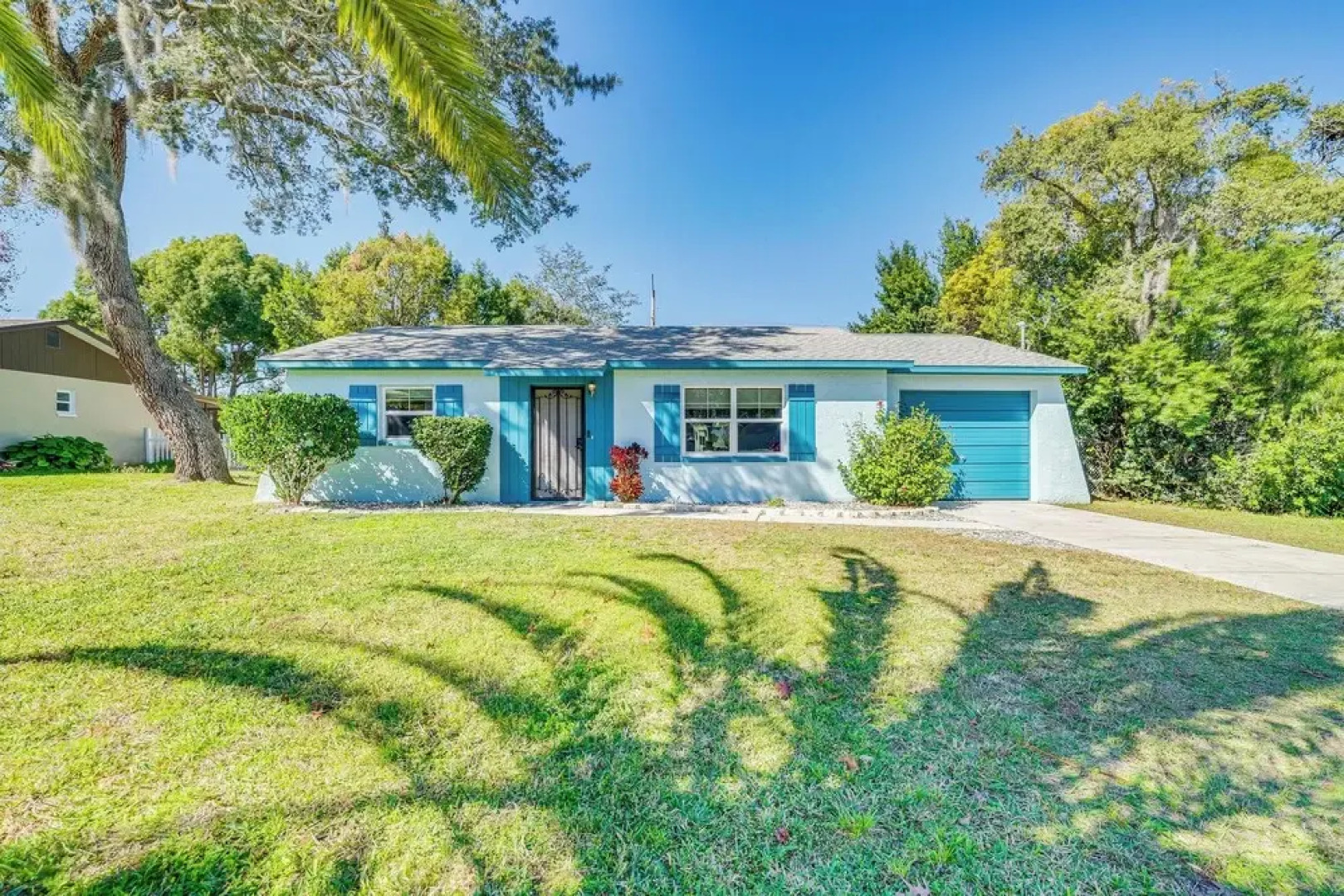 Spring Hill Home - 3 Mi to Weeki Wachee Springs!