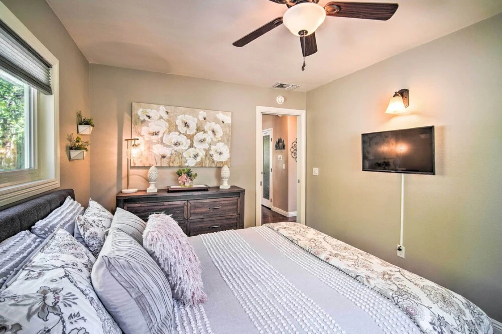 Tree-lined Twin Peaks Cottage w/ Custom Stream