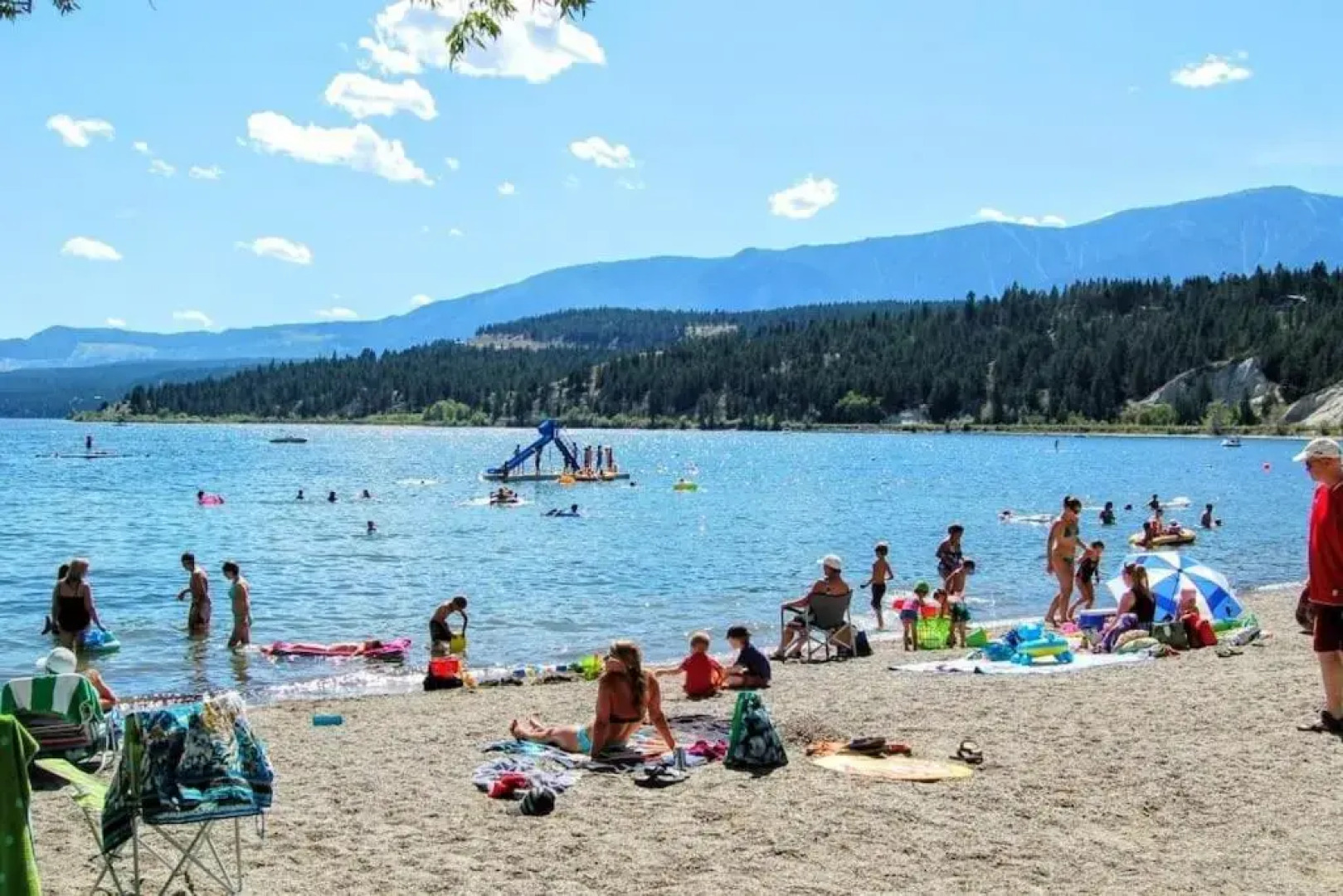 Modern Cozy 2 Bed 2 Bath with Lake and Mountain Views Pool and Hot Tub