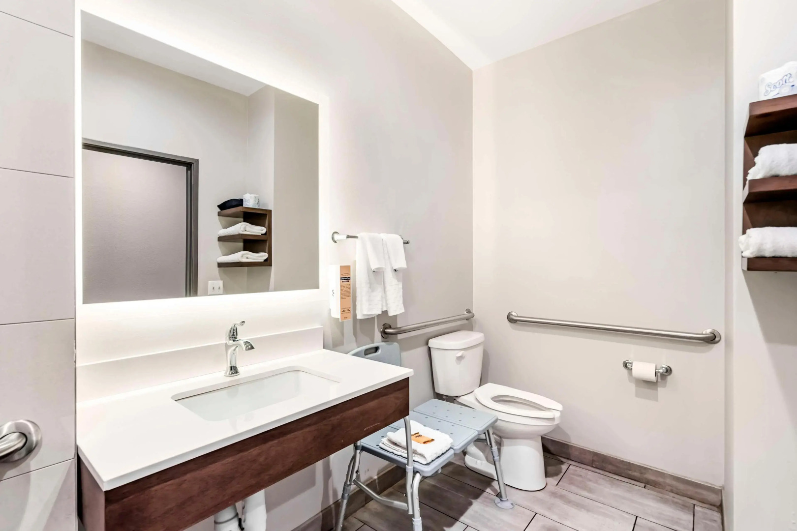 Best Western Plus Bourbonnais Hotel & Suites