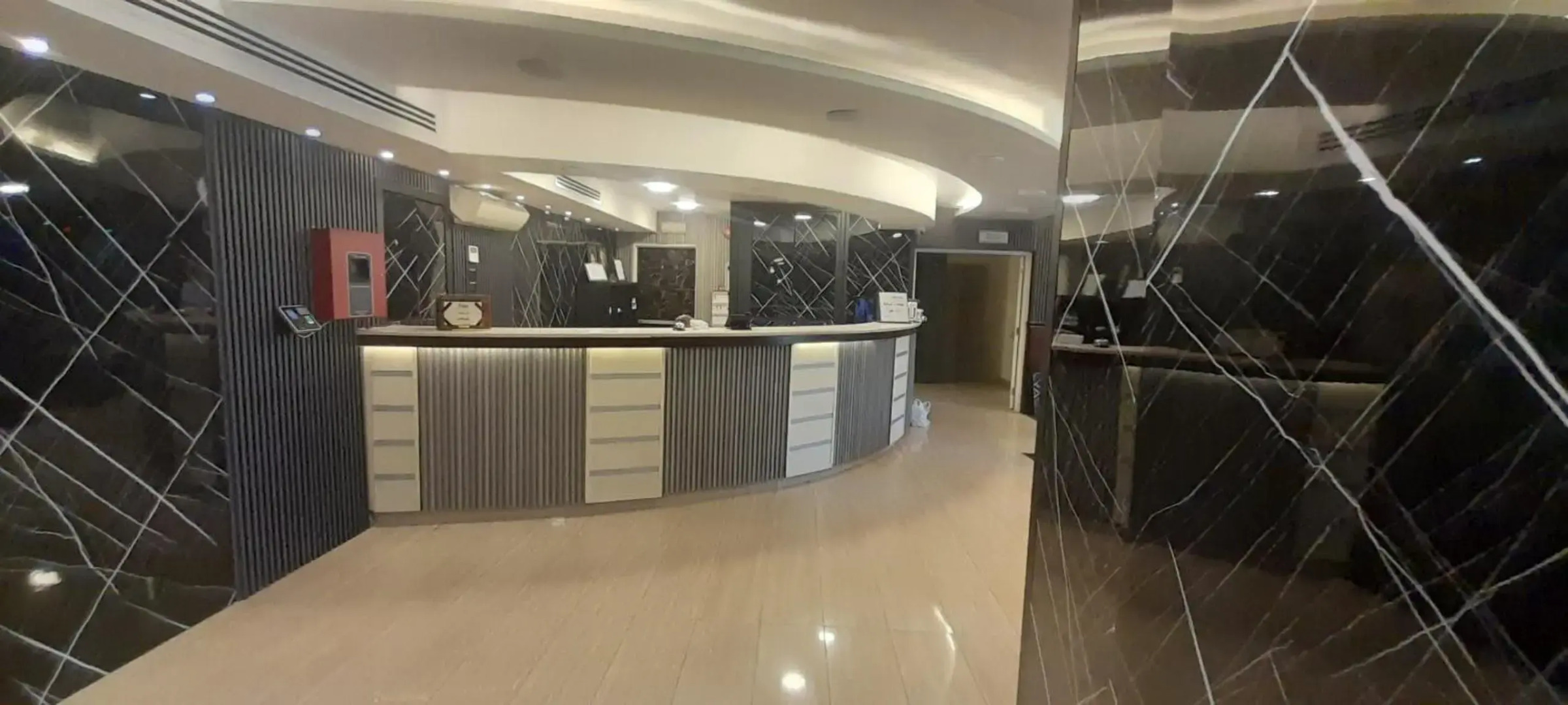 Balcony Hotel & Suites