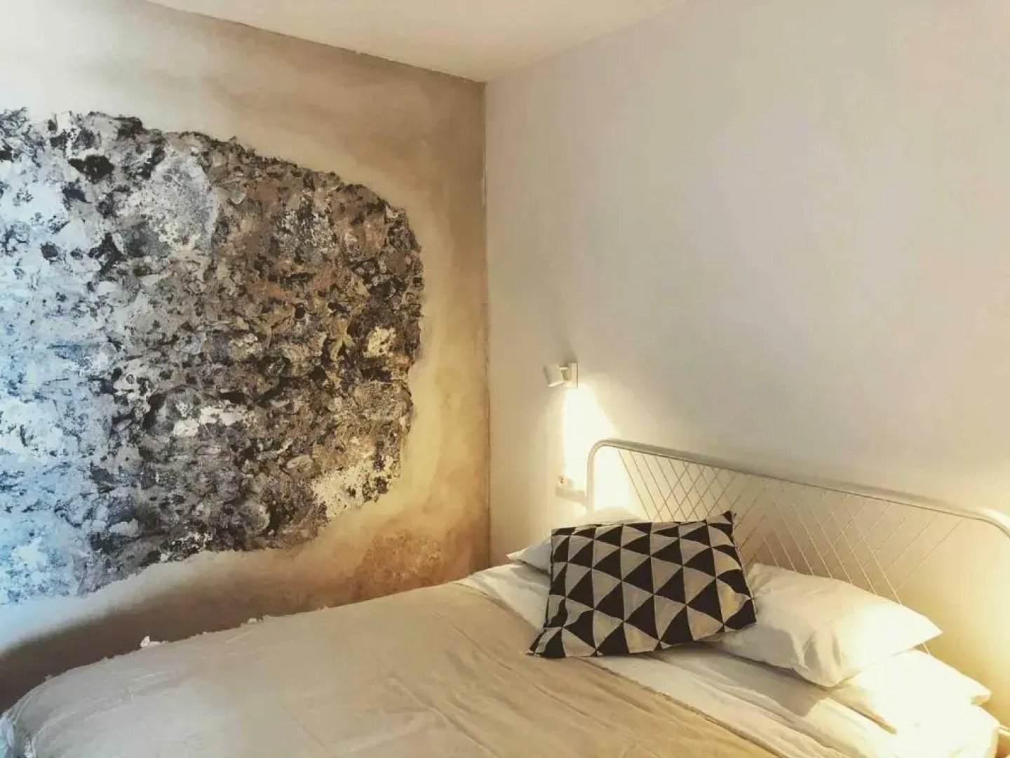 CASA ANCLADA en LA SANTA- 4 Apartamentos frente al mar- 1ª linea solarium barbacoa