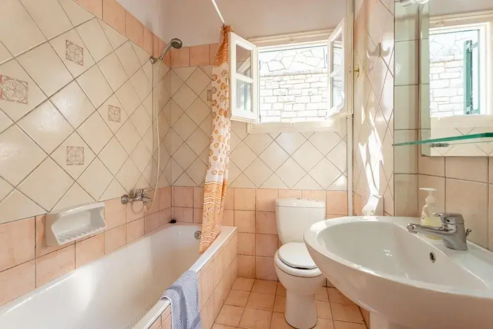 Alexandra Walk to Beach Sea Views A C Wifi Car Not Required - 218