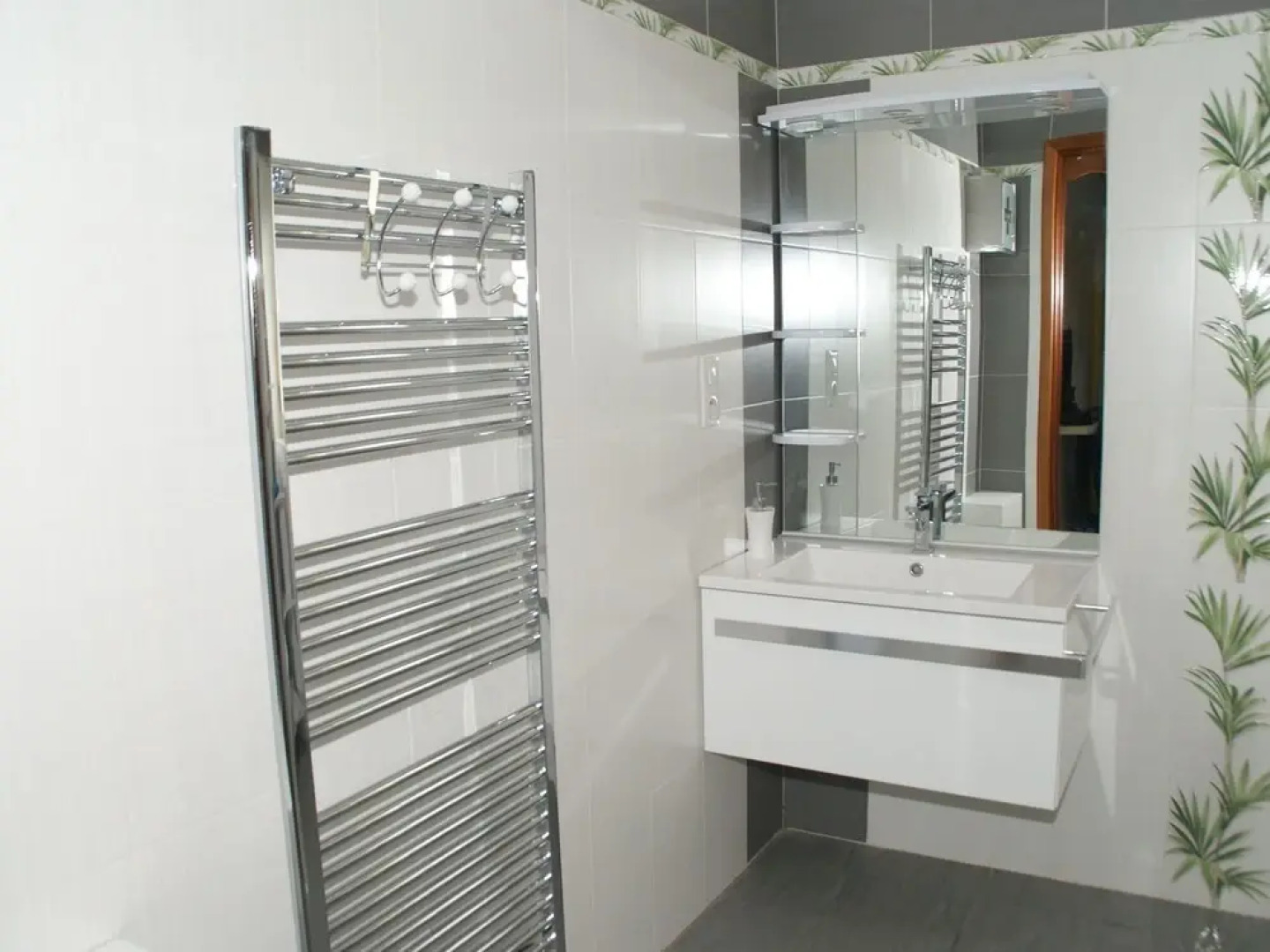 Modern Holiday Home with jacuzzi in Brousse-le-Chateau