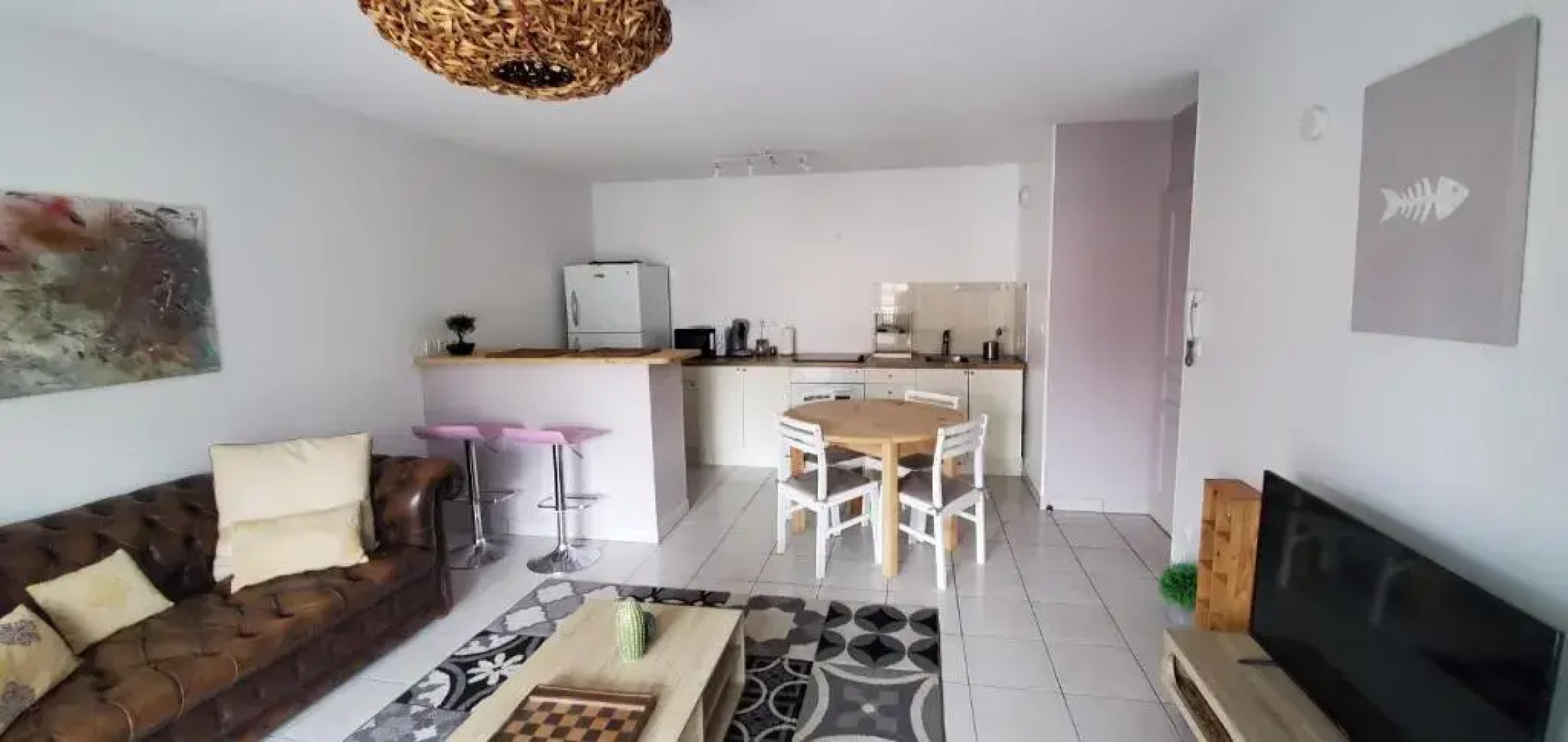 Appartement 2 chambres Balcon Parking privé Centre Village