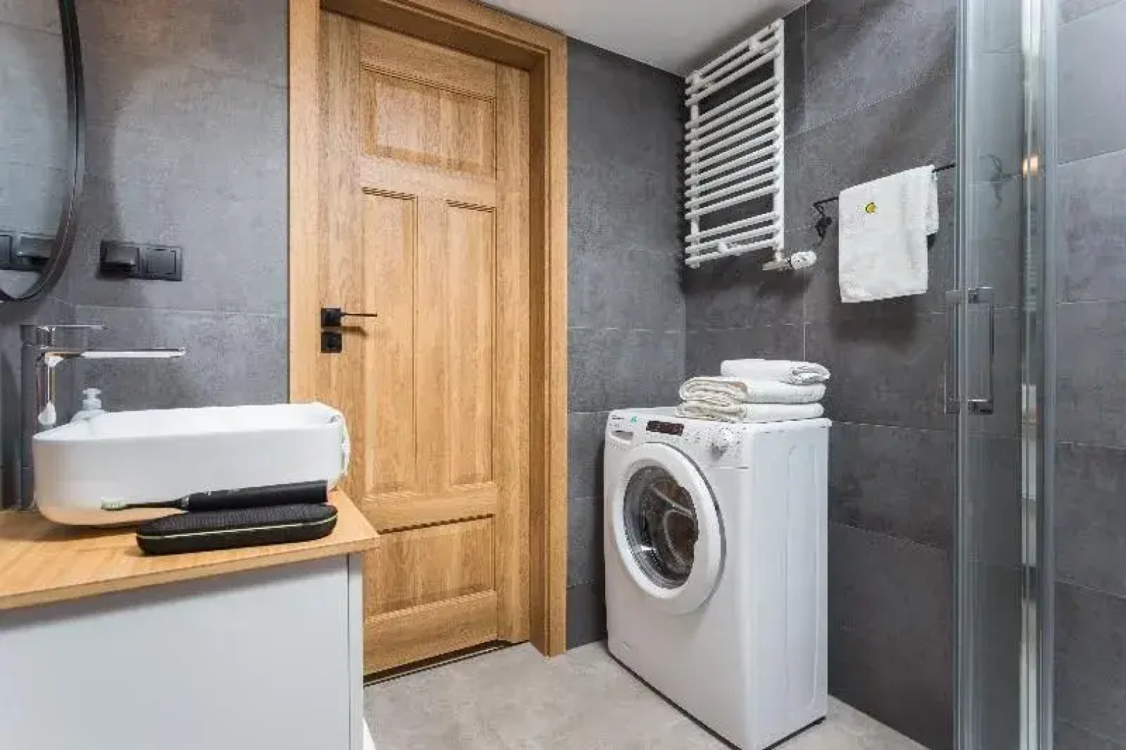 InPoint Main Square Apartment