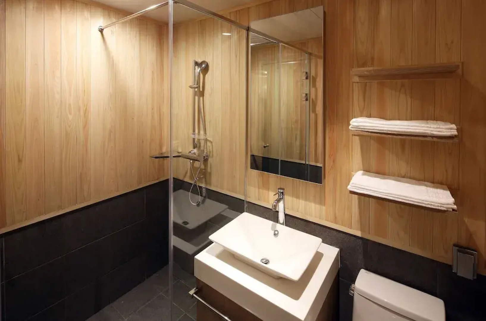 Dukgu Oncheon Resort Condo