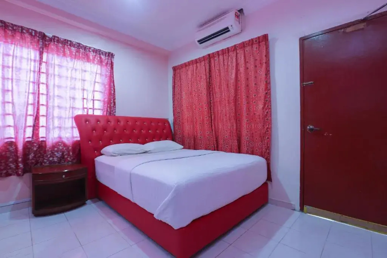 OYO 89892 Hotel Jeli Inn