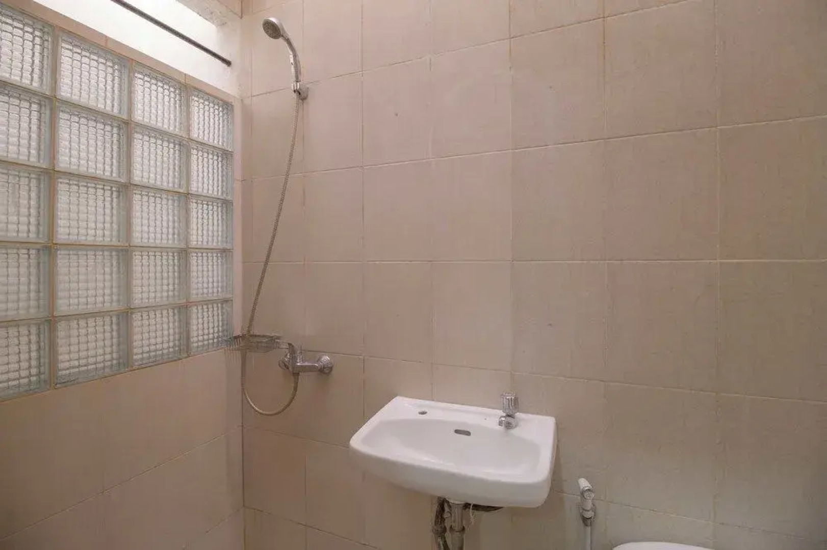 RedDoorz near Teras Kota 2