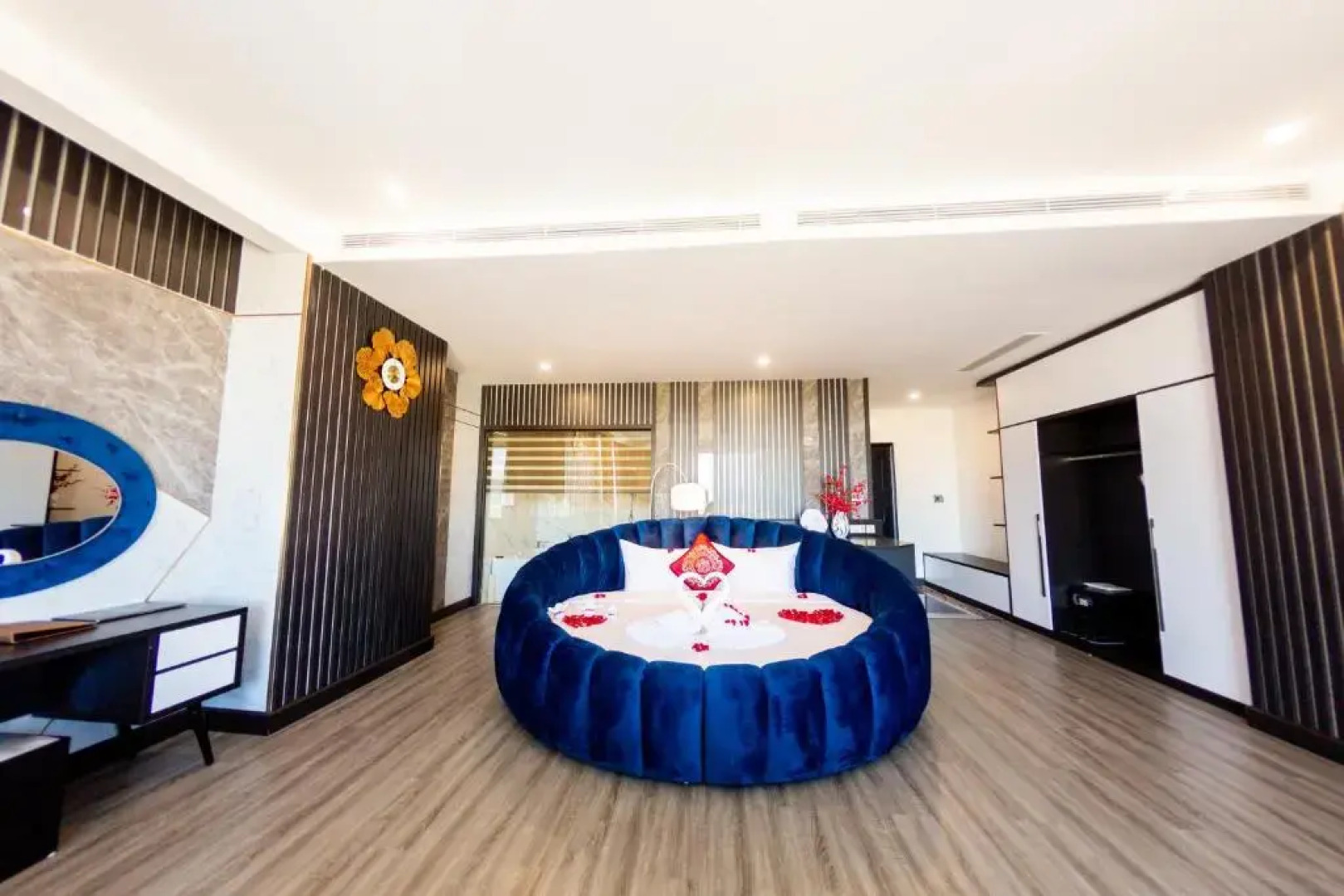 Diamond Hotel Van Đon